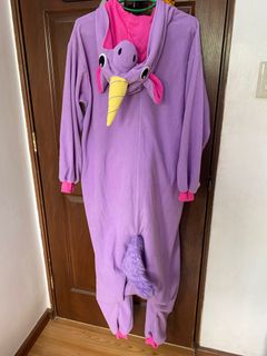 (Category: ) located in . Submitted by bmswardrobe (Listing ID 1364087147, Image 1). Description: .