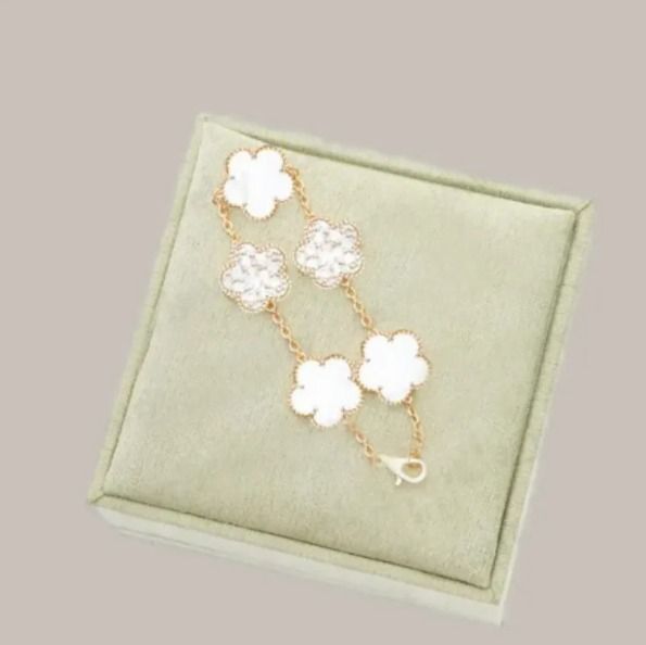 Van Cleef & Arpels (Category: Accessories) located in Singapore. Submitted by d1lpp (Listing ID 1364178186, Image 1). Description: message me for more details if have other bag you wanted please do show me pictures. delivery to your doorstep. pre-order 5-10 days Free size 1:1.