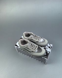 (Category: ) located in . Submitted by khai.uasneakers (Listing ID 1364122692, Image 1). Description: .