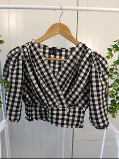 (Category: ) located in . Submitted by wardrobes.clearance (Listing ID 1364113279, Image 1). Description: .