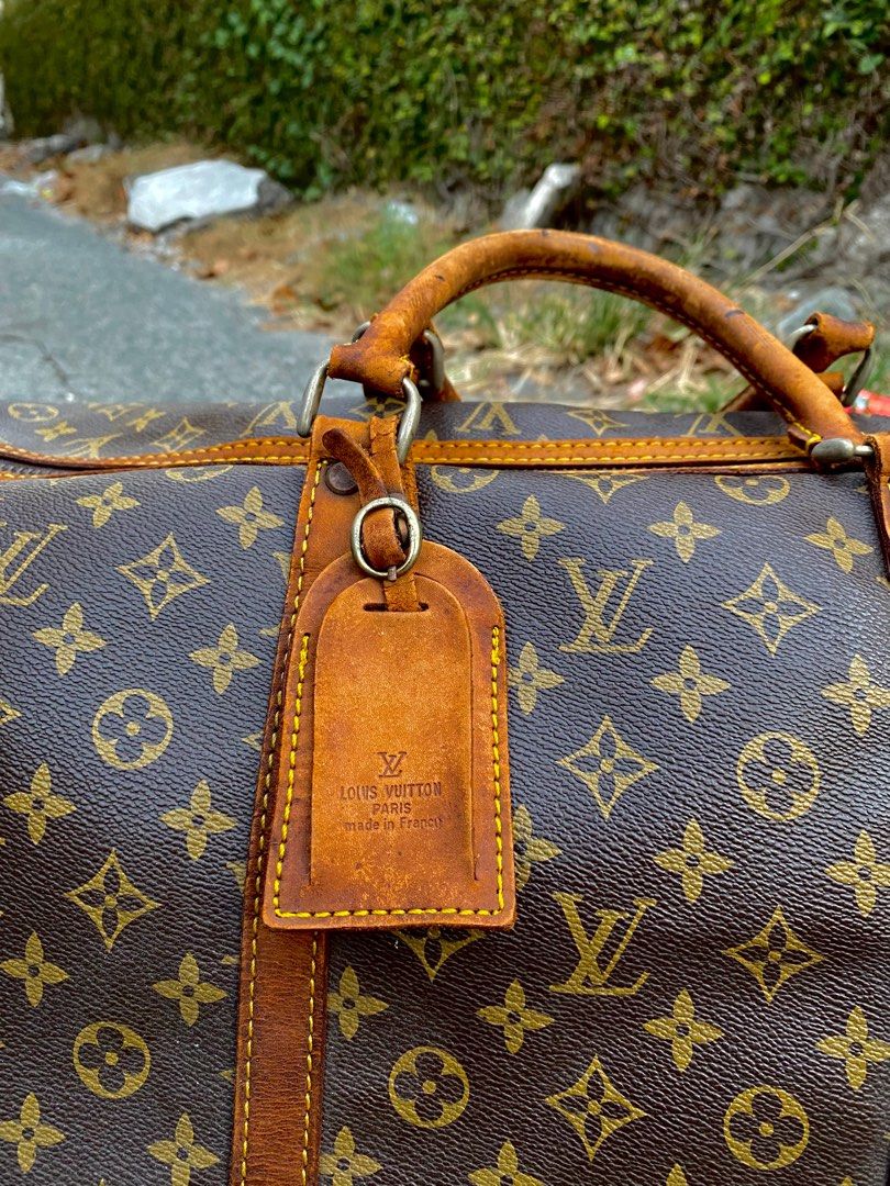 VINTAGE LV MONOGRAM DUFFLE BAG (Category: Luxury Bags & Wallets) located in Imus. Submitted by swizzythriftshop (Listing ID 1364155396, Image 2). Description: VINTAGE LV MONOGRAM DUFFLE BAG 2,800 MINIMAL ISSUE YUNG SA ZIPPER YUN LANG EXCELLENT CONDITION.