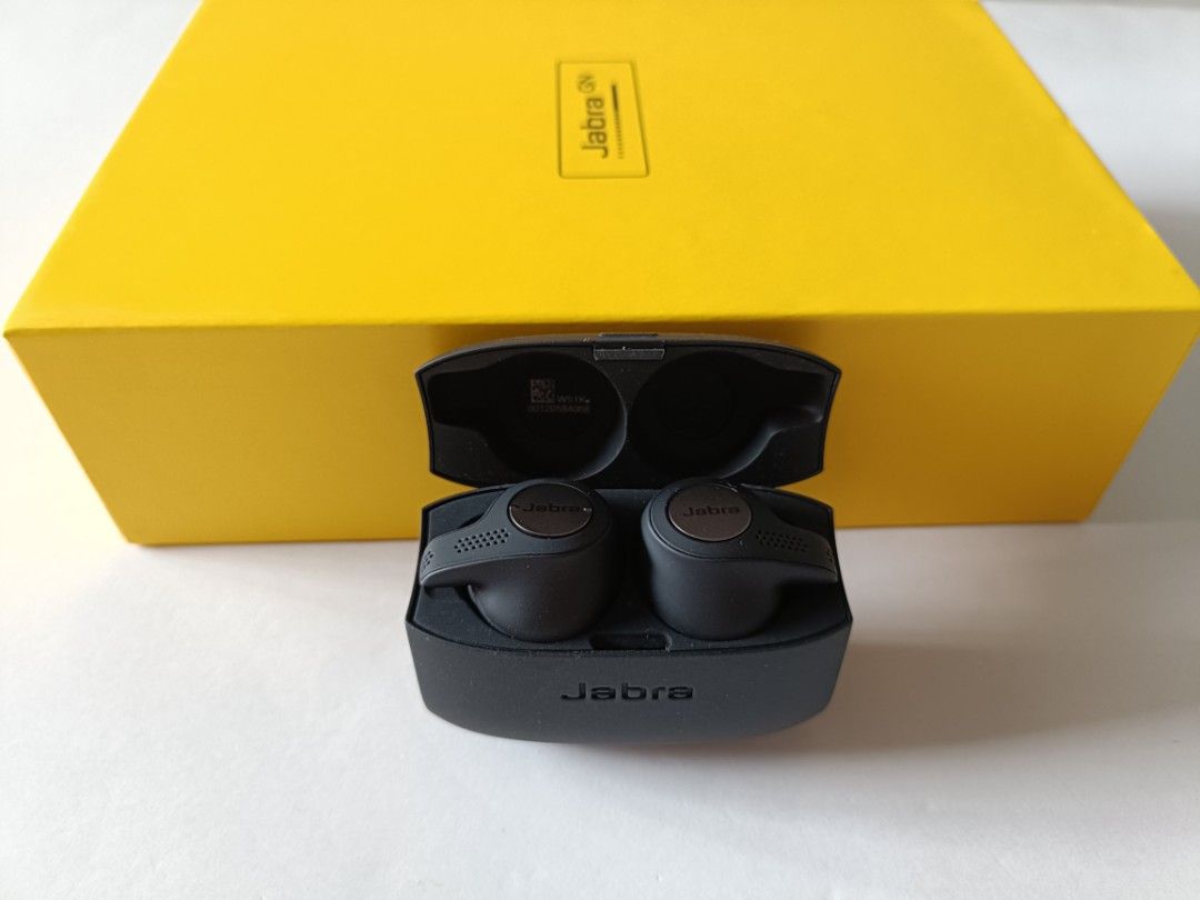 Jabra Elite Active 65t - Copper Black (Category: Earphones) located in Singapore. Submitted by dreamychronicle (Listing ID 1364324844, Image 1). Description: Condition: 10/10 This item has only been used a single time and is in almost brand new condition. My brother tried it out but prefers wired earpieces, so he put it back in the box after that one use. The price I'm offering is a loss for me, but a great deal for you. I hope you'll take it int