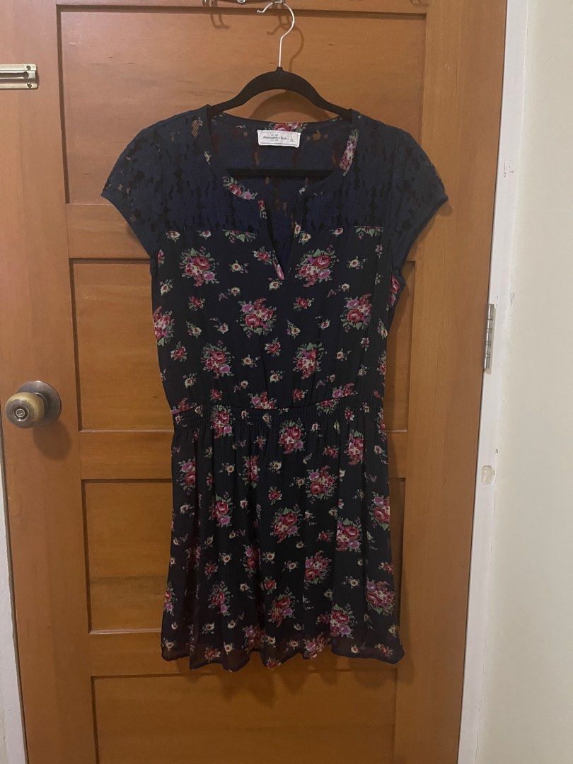 Abercrombie & Fitch Dress (Category: Dresses) located in Paranaque City. Submitted by rootiev (Listing ID 1364328093, Image 1). Description: .