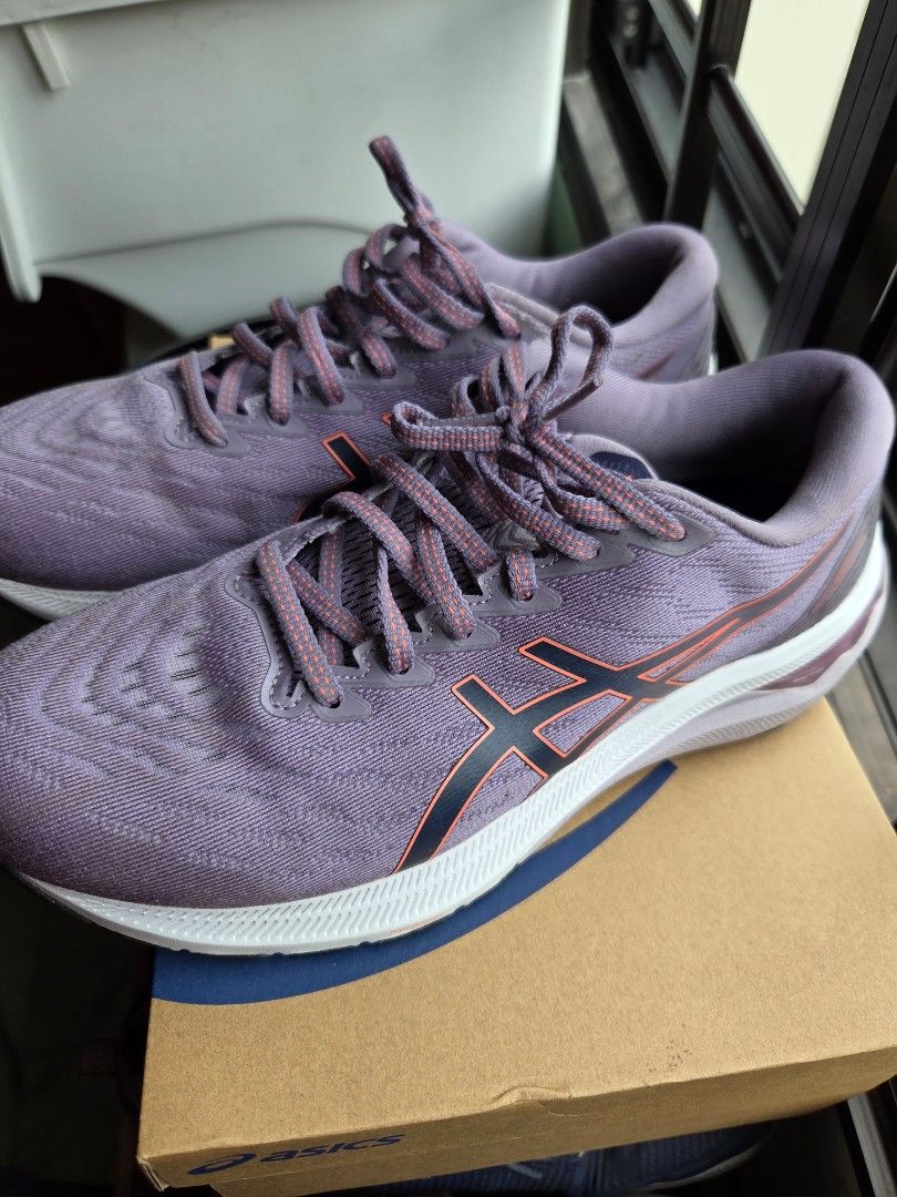 Asics GT-2000 11 (Size US9) (Category: Sneakers) located in Singapore. Submitted by dohhh (Listing ID 1364284022, Image 3). Description: Only worn a few times, shoes too big for me and I dont feel comfortable to wear a thick socks. Kept in original box when not in use Colour: Purplish.