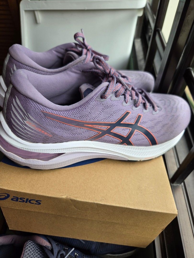 Asics GT-2000 11 (Size US9) (Category: Sneakers) located in Singapore. Submitted by dohhh (Listing ID 1364284022, Image 1). Description: Only worn a few times, shoes too big for me and I dont feel comfortable to wear a thick socks. Kept in original box when not in use Colour: Purplish.