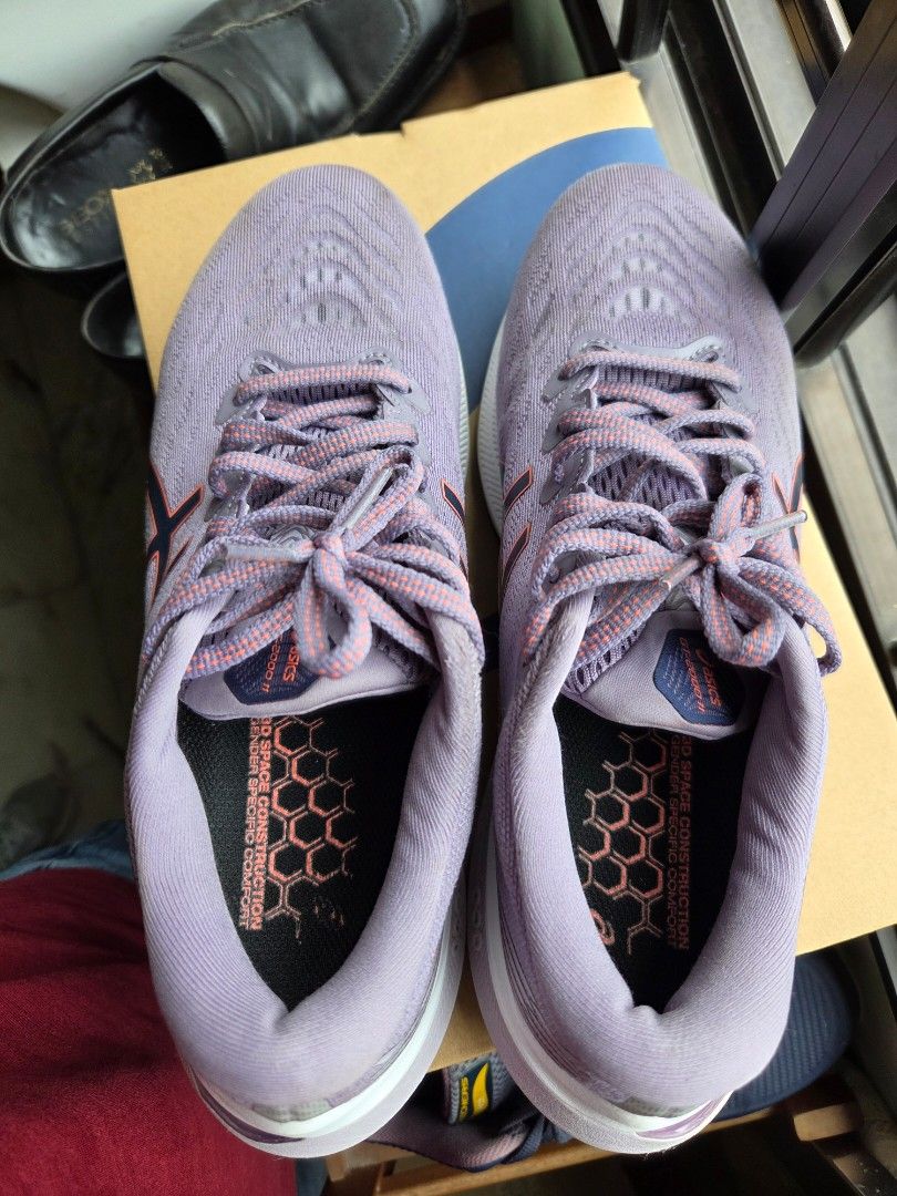 Asics GT-2000 11 (Size US9) (Category: Sneakers) located in Singapore. Submitted by dohhh (Listing ID 1364284022, Image 2). Description: Only worn a few times, shoes too big for me and I dont feel comfortable to wear a thick socks. Kept in original box when not in use Colour: Purplish.