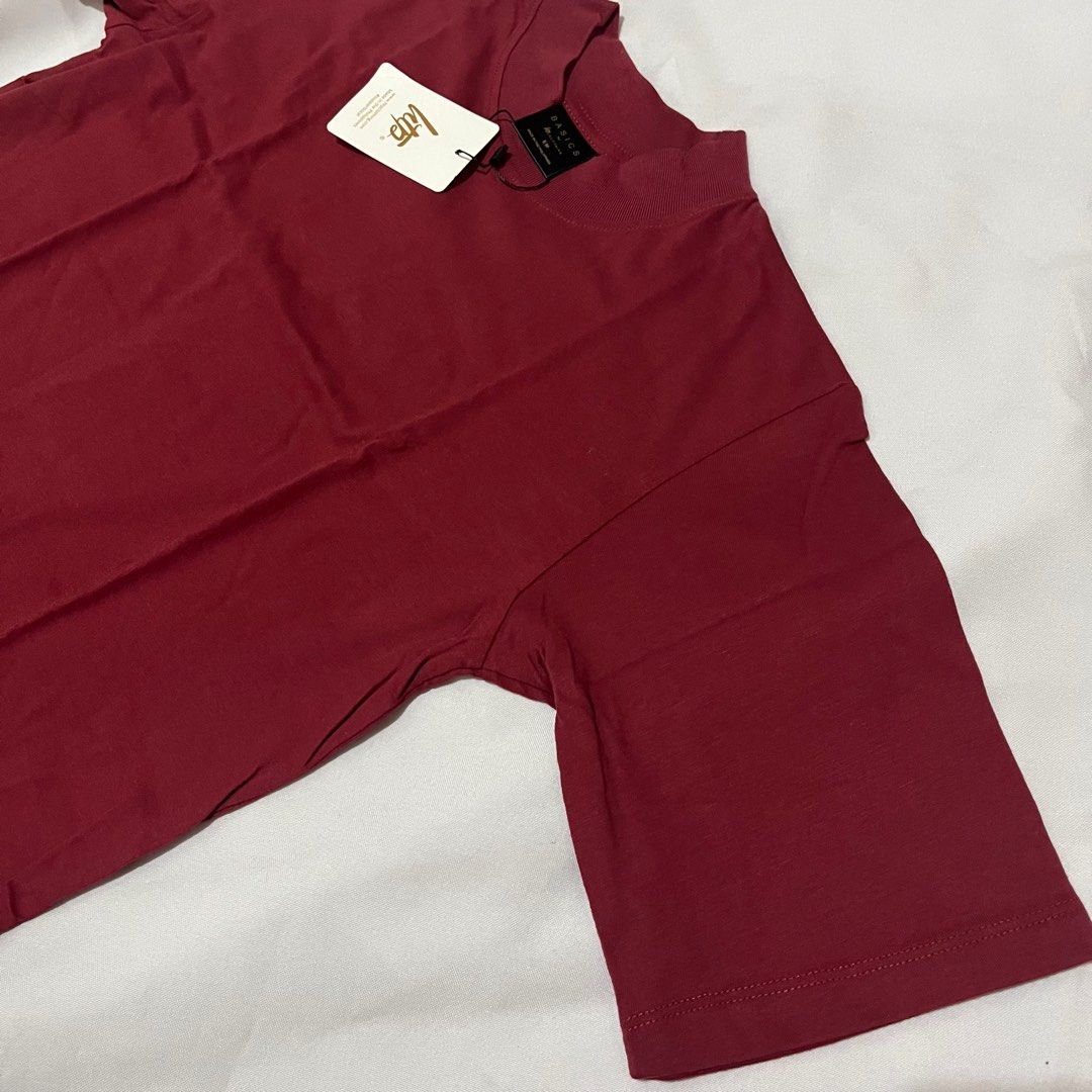 basic premium tee 3/4 sleeve office top in maroon [htp basics] (Category: Others Tops) located in Muntinlupa City. Submitted by mikhasellsstuff (Listing ID 1364304125, Image 2). Description: Brand new. Selling for a lower price (SRP is 320) Available size: ML.
