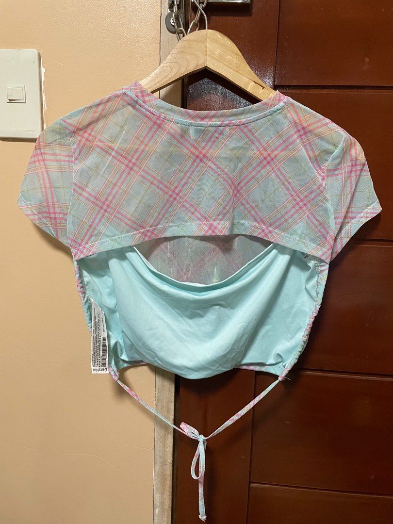 BERSHKA open back / summer top / cover up (Category: Bikinis & Swimsuits) located in Rizal. Submitted by miunicabella (Listing ID 1364357496, Image 2). Description: open back, perfect for summer. can be used as cover up for swimsuit :) Fits Small to Medium.