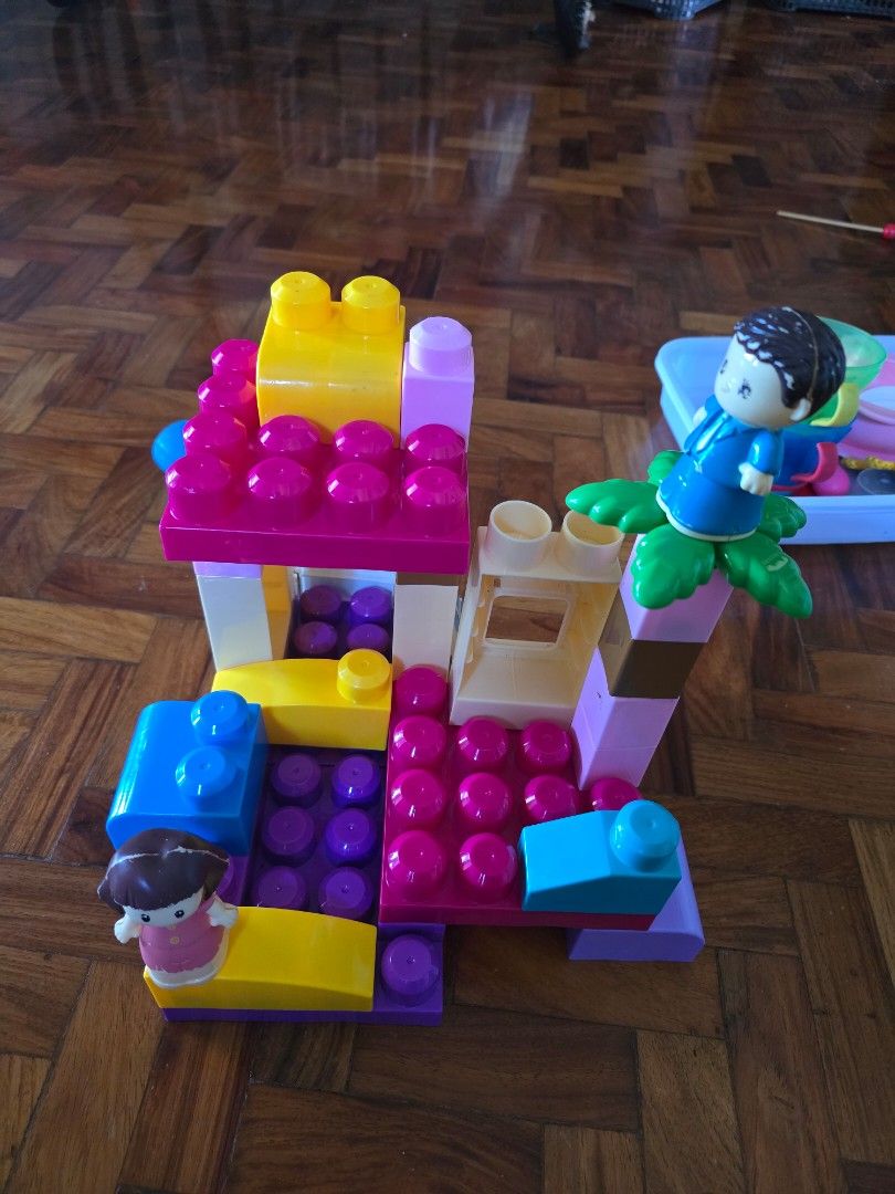 Big Legos or Mega Blocks (Category: Lego & Building Sets) located in Manila. Submitted by xaj190567069 (Listing ID 1364332452, Image 1). Description: decluterring pickup bgc or sucat paranaque.