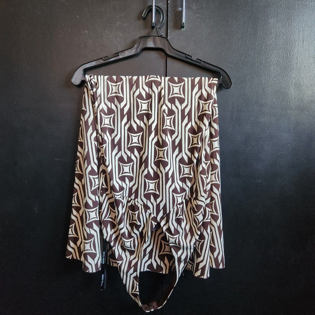 Bisou Bisou halter midi dress (Category: Dresses) located in Cainta. Submitted by andrthings (Listing ID 1364294431, Image 3). Description: .