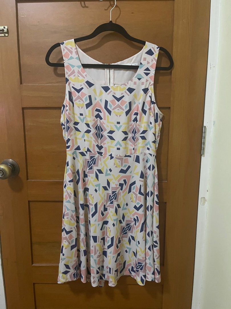Blu Pepper Geometric Print Dress (Category: Dresses) located in Paranaque City. Submitted by rootiev (Listing ID 1364329631, Image 1). Description: .