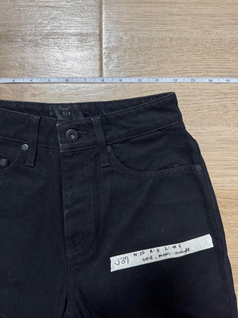 BNWT SIR DENIM MOM STRAIGHT JEANS (Category: Jeans) located in Legazpi City. Submitted by elletheseller (Listing ID 1364255348, Image 3). Description: Brand new with tag SIR MOM STRAIGHT JEANS Waist 25 Length 41.