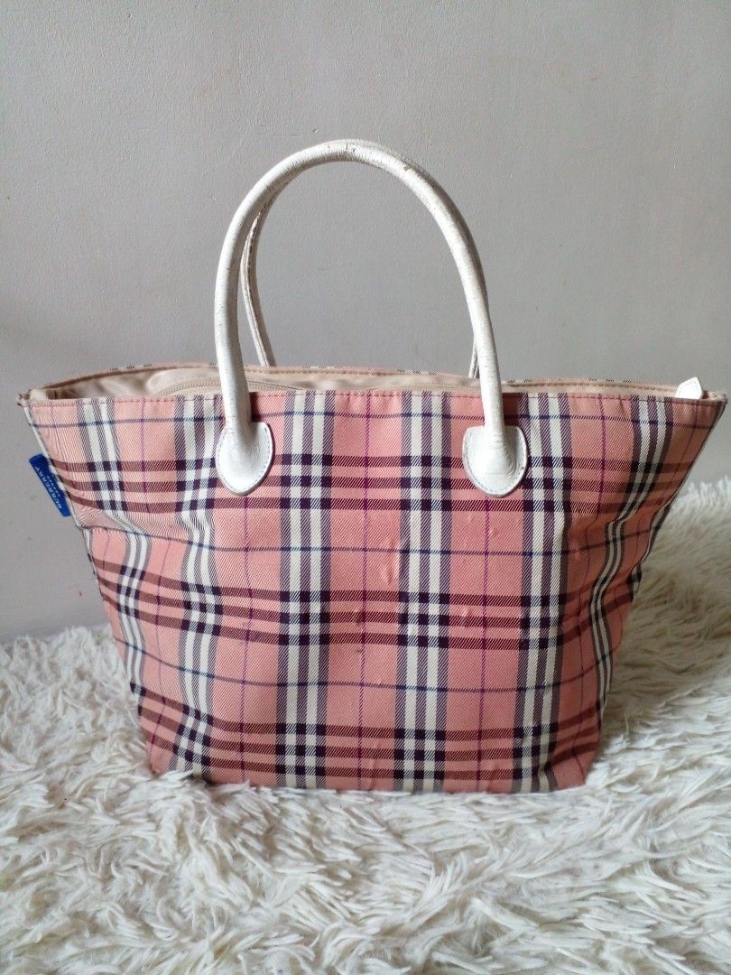 Burberry Blue Label Tote (Category: Luxury Bags & Wallets) located in Paranaque City. Submitted by raenjavi (Listing ID 1364251332, Image 1). Description: Php900.