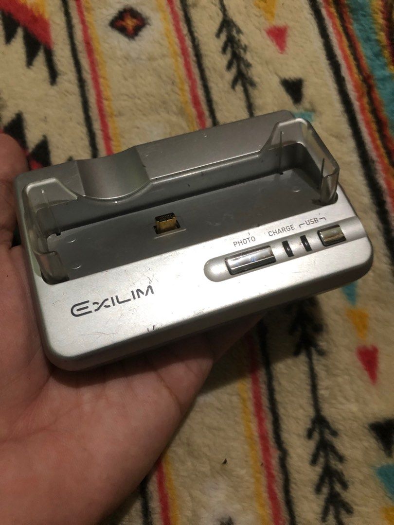 Casio exilim CA-24 usb cradle dock (Category: Batteries & Chargers) located in Quezon City. Submitted by markgolveo (Listing ID 1364321748, Image 1). Description: Casio exilim CA-24 usb cradle dock.