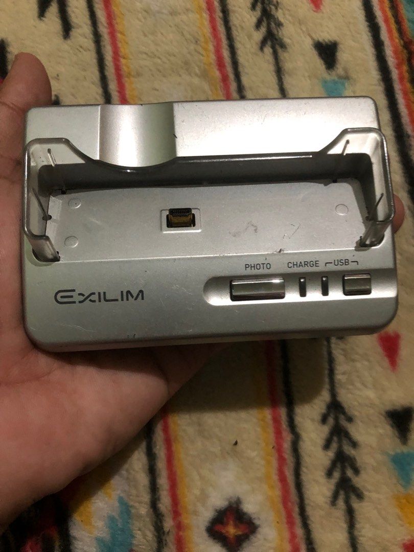 Casio exilim CA-24 usb cradle dock (Category: Batteries & Chargers) located in Quezon City. Submitted by markgolveo (Listing ID 1364321748, Image 2). Description: Casio exilim CA-24 usb cradle dock.