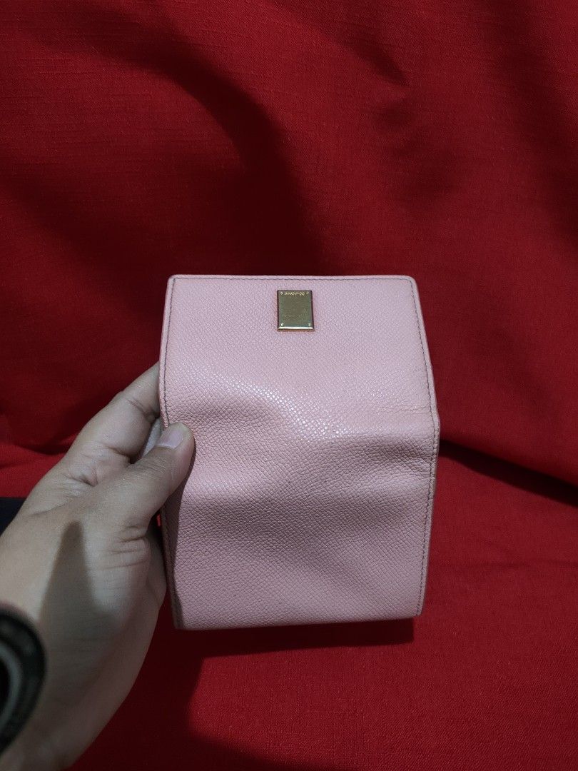 Courrone Small wallet (Category: Luxury Bags & Wallets) located in Quezon City. Submitted by mekaymaldi57528 (Listing ID 1364249994, Image 3). Description: .