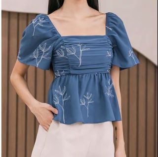 (Category: ) located in . Submitted by secondhand.clothing_ (Listing ID 1364330911, Image 1). Description: .
