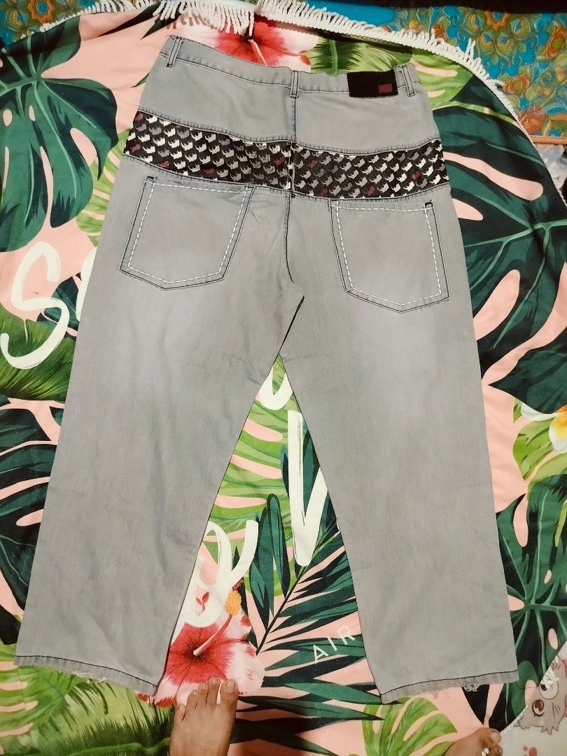 Ecko unltd baggy jeans (Category: Jeans) located in Davao. Submitted by noelamihan05424 (Listing ID 1364323273, Image 1). Description: Want to sell Ecko unltd baggy jeans Excellent Authentic waist line 38 Length 43 Leg opening 14.5 Hem 9 Issue minimal sign of usage.