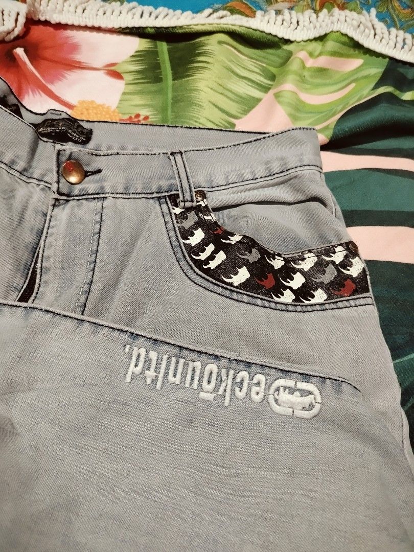 Ecko unltd baggy jeans (Category: Jeans) located in Davao. Submitted by noelamihan05424 (Listing ID 1364323273, Image 3). Description: Want to sell Ecko unltd baggy jeans Excellent Authentic waist line 38 Length 43 Leg opening 14.5 Hem 9 Issue minimal sign of usage.