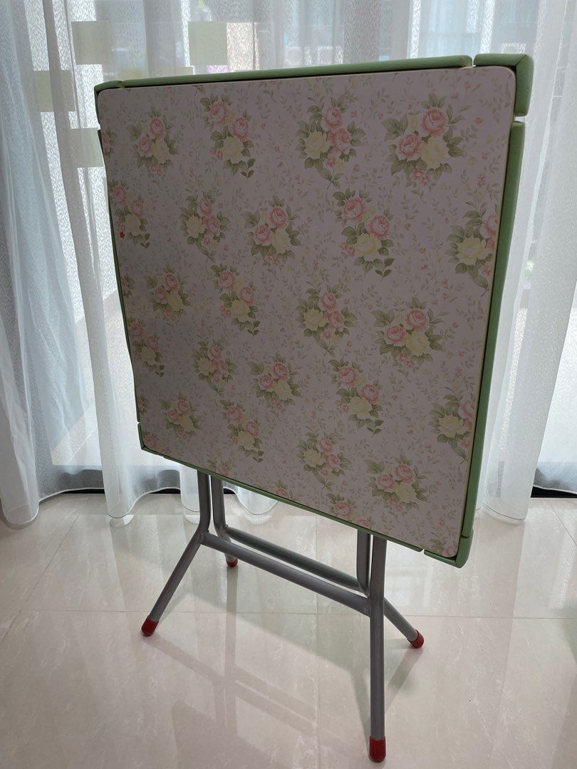 Foldable Table (Category: Tables & Sets) located in Singapore. Submitted by bhbchung26246 (Listing ID 1364386131, Image 1). Description: Foldable table, wrapped with kids protection W 60 x 60 x H 75 cm.