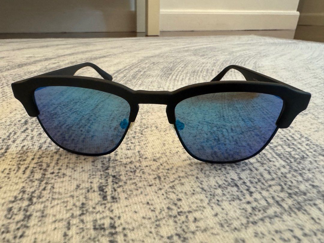Hawkers Sunglasses （分類：眼鏡）位於 Hong Kong。 由 ak_2016 提交（商品編號 1364347643，圖片 2）。簡介： 。