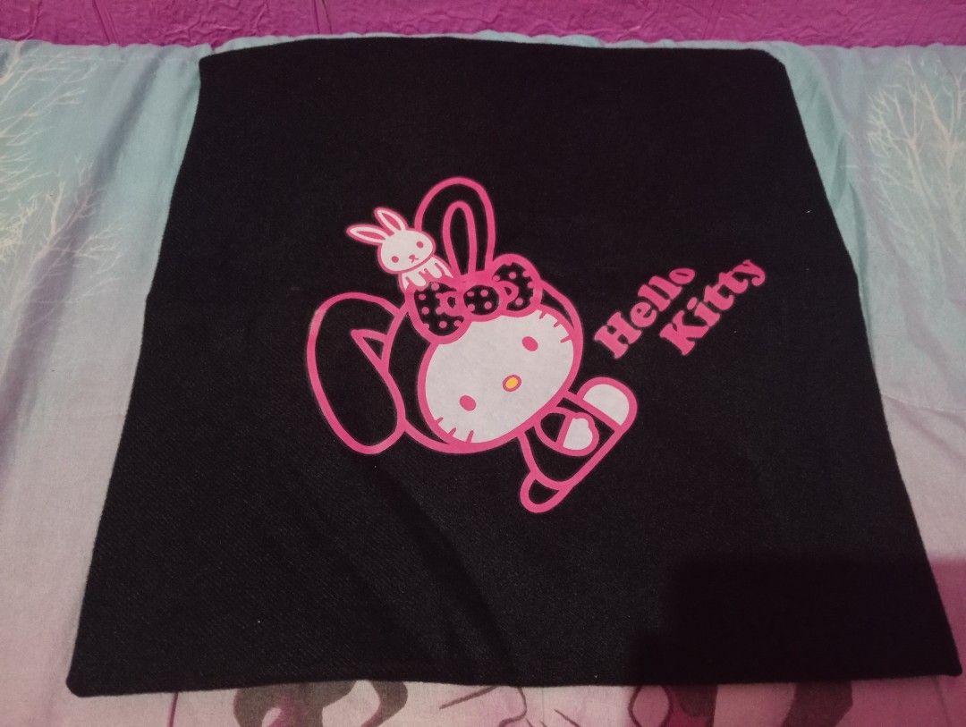 HELLO KITTY LAPTOP/TABLET COVER (Category: Laptop Bags & Sleeves) located in Bulacan. Submitted by renasophiatoystore2020 (Listing ID 1364240753, Image 1). Description: HELLO KITTY LAPTOP /TABLET COVER 150 PESOS ONLY MOP: GCASH/BDO MOD: FLASH EXPRESS FIRST TO PAY.