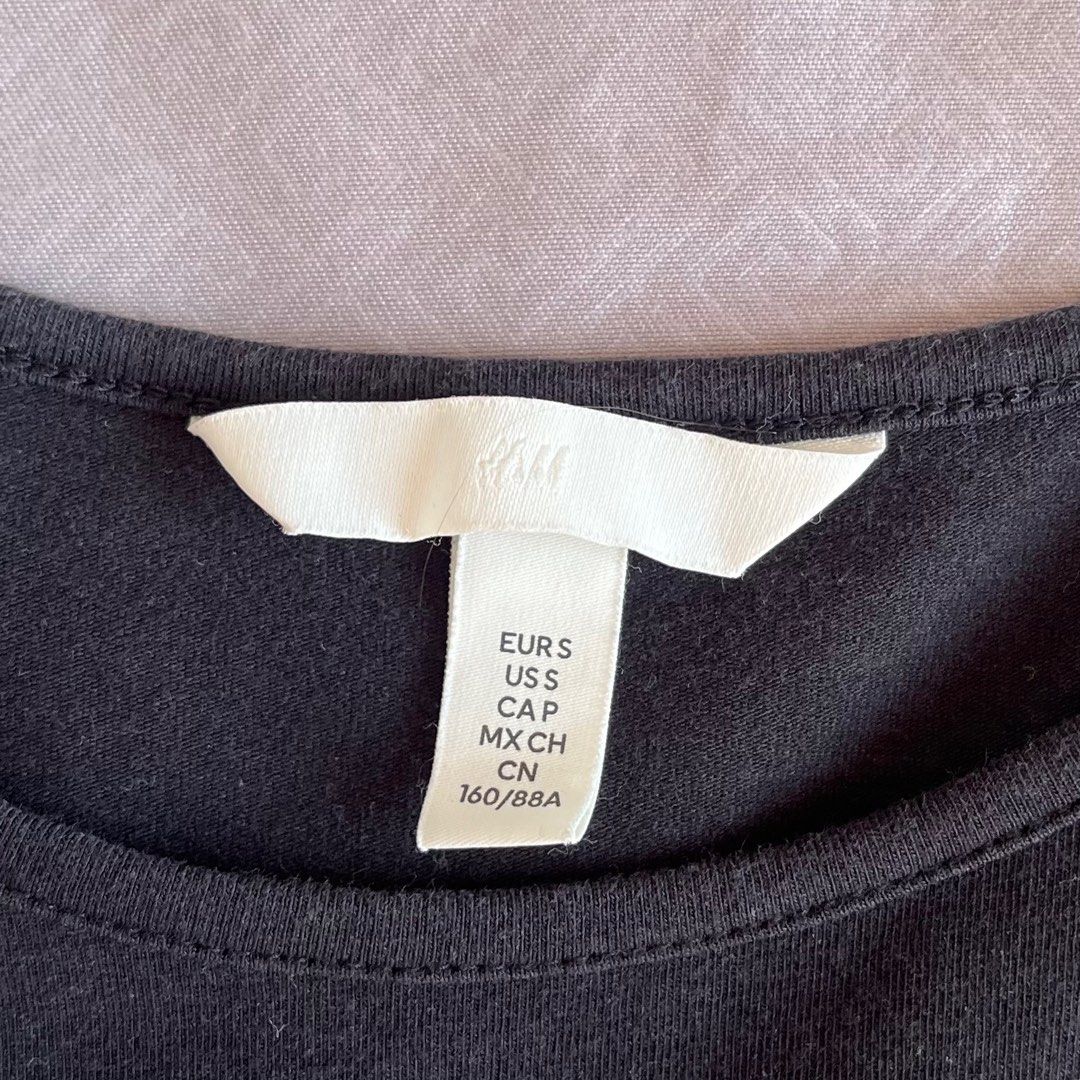 H&M, Puff Sleeves Black Blouse (Category: Blouses) located in Las Pinas. Submitted by _svrx (Listing ID 1364236843, Image 2). Description: Comfortable light fabric Stretchable.