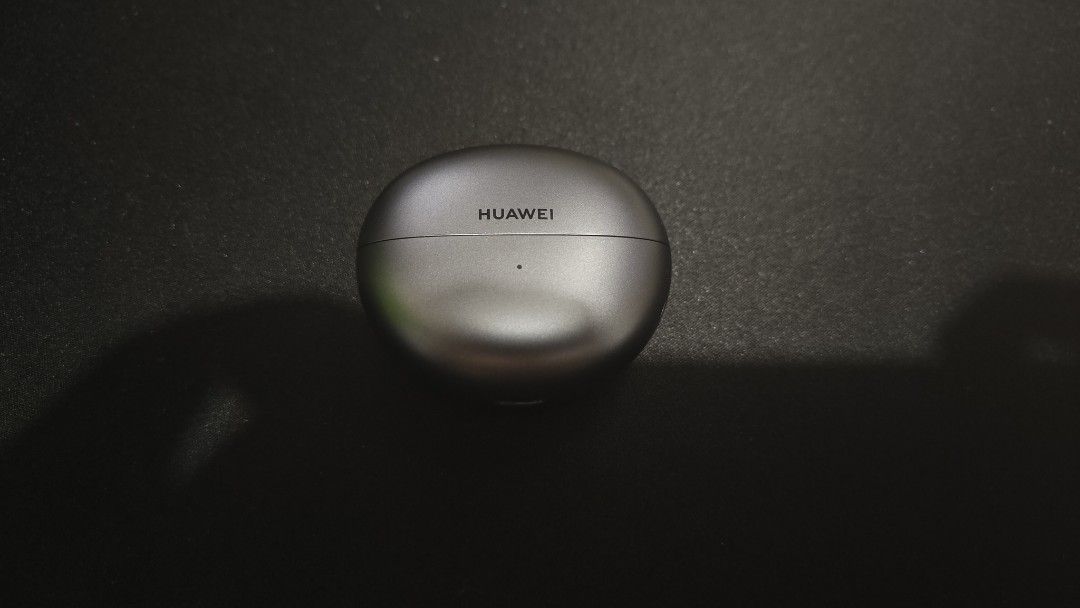 Huawei Freeclip Earbuds (Category: Earphones) located in Dasmarinas. Submitted by jcromero613836354 (Listing ID 1364389741, Image 2). Description: Huawei Freeclip Earbuds With original box Lightly used 5-7 Hrs battery life RFS: Decluttering.