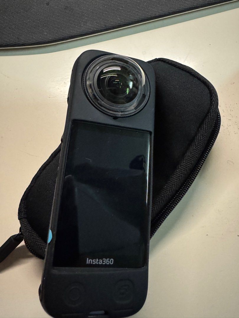 Insta360 x4 （分類：攝錄機）位於 Hong Kong。 由 imchiman 提交（商品編號 1364351744，圖片 1）。簡介： Insta360 x4 有盒，保養已過 跟埋原廠玻璃保護鏡已開封，原廠隱形自拍三腳架用過有盒 淘寶副廠電池倉，一個副廠電池。