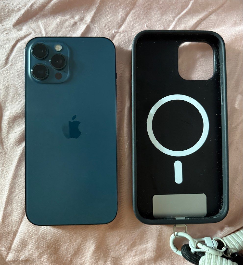 iPhone 12 Pro Max 256GB Open Line (Category: iPhone 12 Series) located in Makati City. Submitted by definehipster (Listing ID 1364313827, Image 2). Description: -open line & fully paid iPhone from my Globe plan -83% Battery Health -will reset everything + remove iCloud -no more box! only charger + free Casetify case & phone strap -negotiable HONEST ISSUE: cellphone/sim calls don't work for some weird reason but you can call using messenger/FaceTi