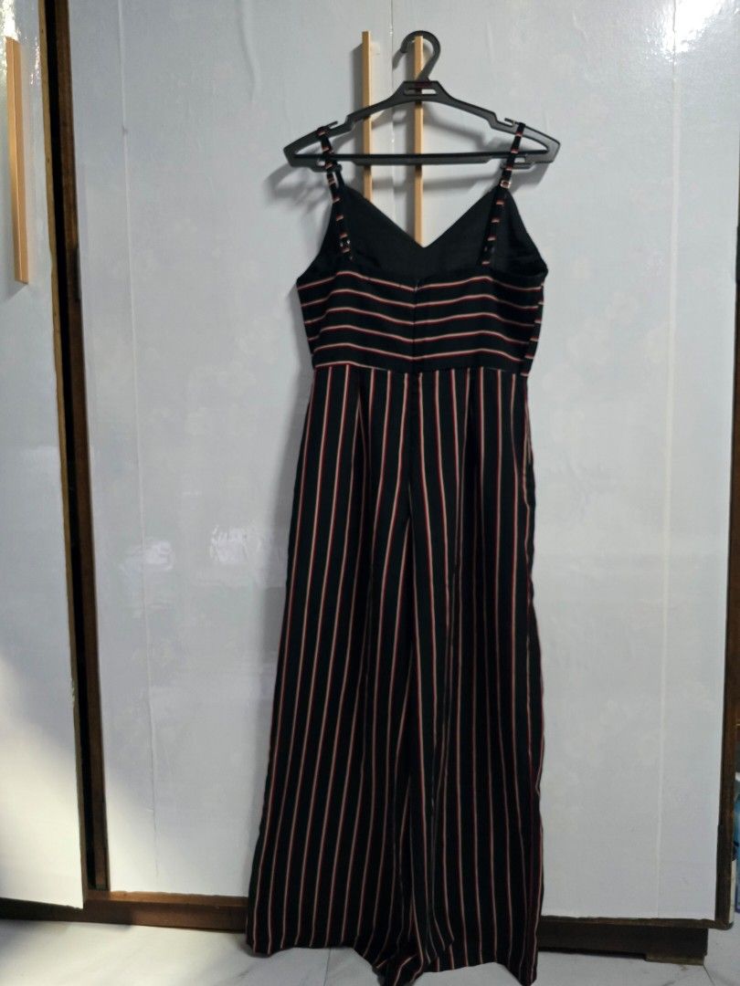 It Girl Jumpsuit in S (Category: Jumpsuits) located in Caloocan City. Submitted by arly99571 (Listing ID 1364291311, Image 2). Description: RFS: closet clean up Please help your girl na lumuwag na ang cabinet!!! MOD: Grab (paid by the buyer) MOP: Bank Transfer ONLY Loc: South Caloocan.
