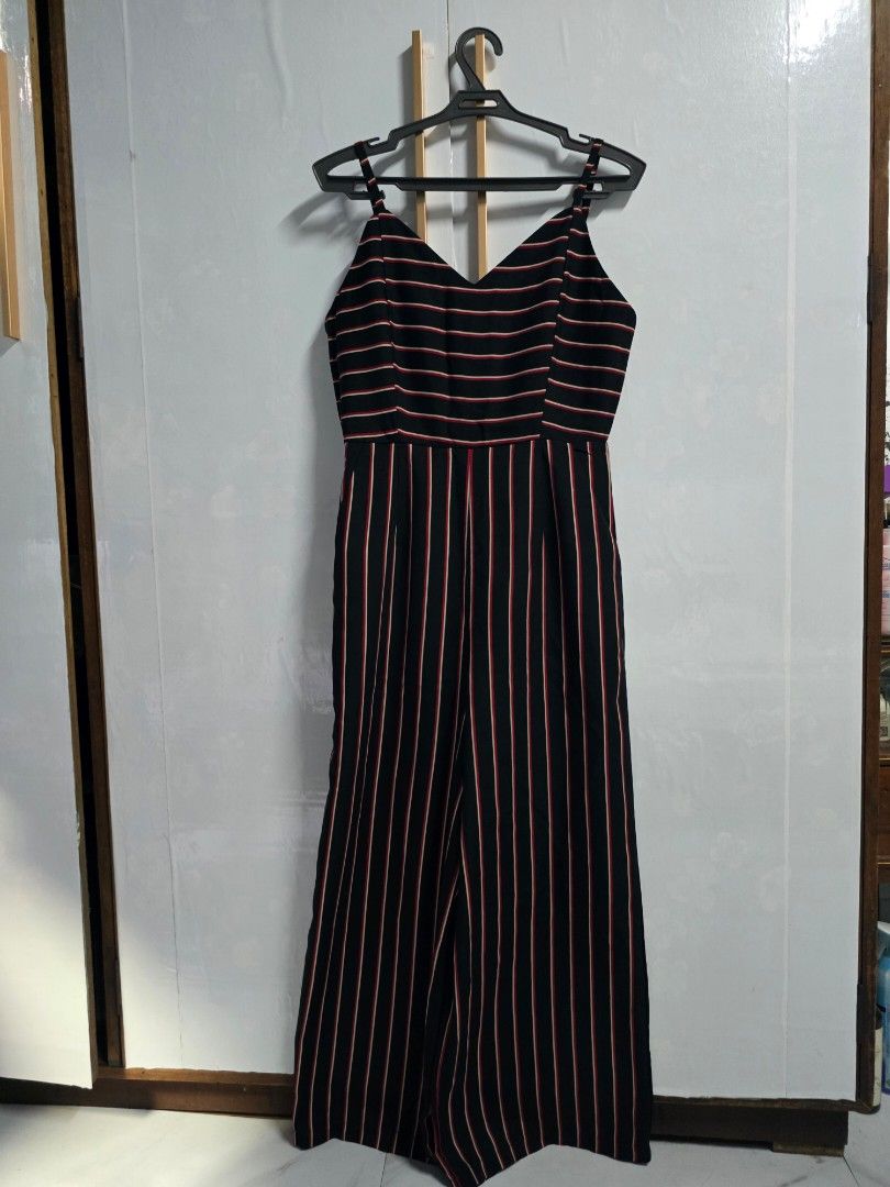 It Girl Jumpsuit in S (Category: Jumpsuits) located in Caloocan City. Submitted by arly99571 (Listing ID 1364291311, Image 1). Description: RFS: closet clean up Please help your girl na lumuwag na ang cabinet!!! MOD: Grab (paid by the buyer) MOP: Bank Transfer ONLY Loc: South Caloocan.