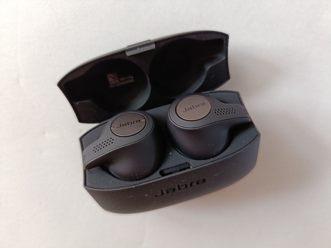 Jabra Elite Active 65t - Copper Black (Category: Earphones) located in Singapore. Submitted by dreamychronicle (Listing ID 1364324844, Image 2). Description: Condition: 10/10 This item has only been used a single time and is in almost brand new condition. My brother tried it out but prefers wired earpieces, so he put it back in the box after that one use. The price I'm offering is a loss for me, but a great deal for you. I hope you'll take it int