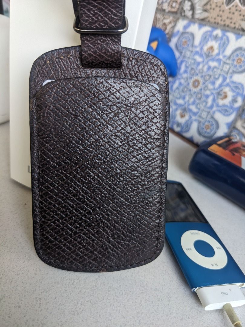 Longchamp Luggage Bag Tag Brown Leather Authentic (Category: Luxury Bags & Wallets) located in San Carlos. Submitted by khaisser07 (Listing ID 1364291502, Image 2). Description: original Longchamp tag Price 1500 shipped nego accepting offers .