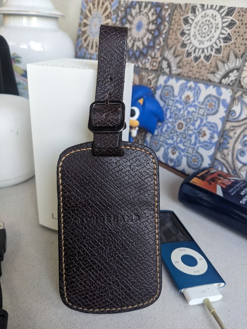 Longchamp Luggage Bag Tag Brown Leather Authentic (Category: Luxury Bags & Wallets) located in San Carlos. Submitted by khaisser07 (Listing ID 1364291502, Image 1). Description: original Longchamp tag Price 1500 shipped nego accepting offers .