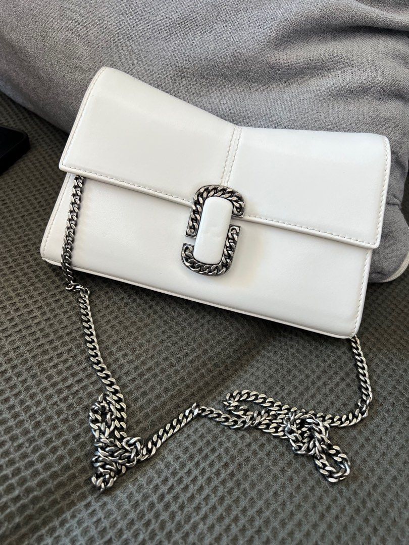 Marc Jacobs Small Purse (Category: Luxury Bags & Wallets) located in Paranaque City. Submitted by joymcortez (Listing ID 1364265855, Image 1). Description: Authentic Marc Jacobs Bag. Can be use as clutch or sling bag. Bought in Japan. .