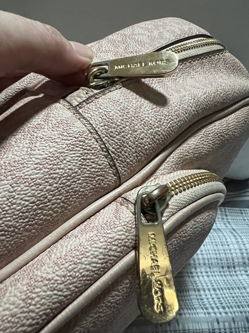 Michael Kors Abbey Women's Medium Backpack (Category: Backpacks) located in Pasig City. Submitted by mjqueen (Listing ID 1364321953, Image 2). Description: Michael Kors Abbey Women’s Medium Backpack rfs: decluttering MOP: gcash/UB/BPI I will only deal with buyers directly and no to Lalamove/grab abono. I’ve been almost a victim of this type of modus. #michaelkors#mk #bag #backpack.