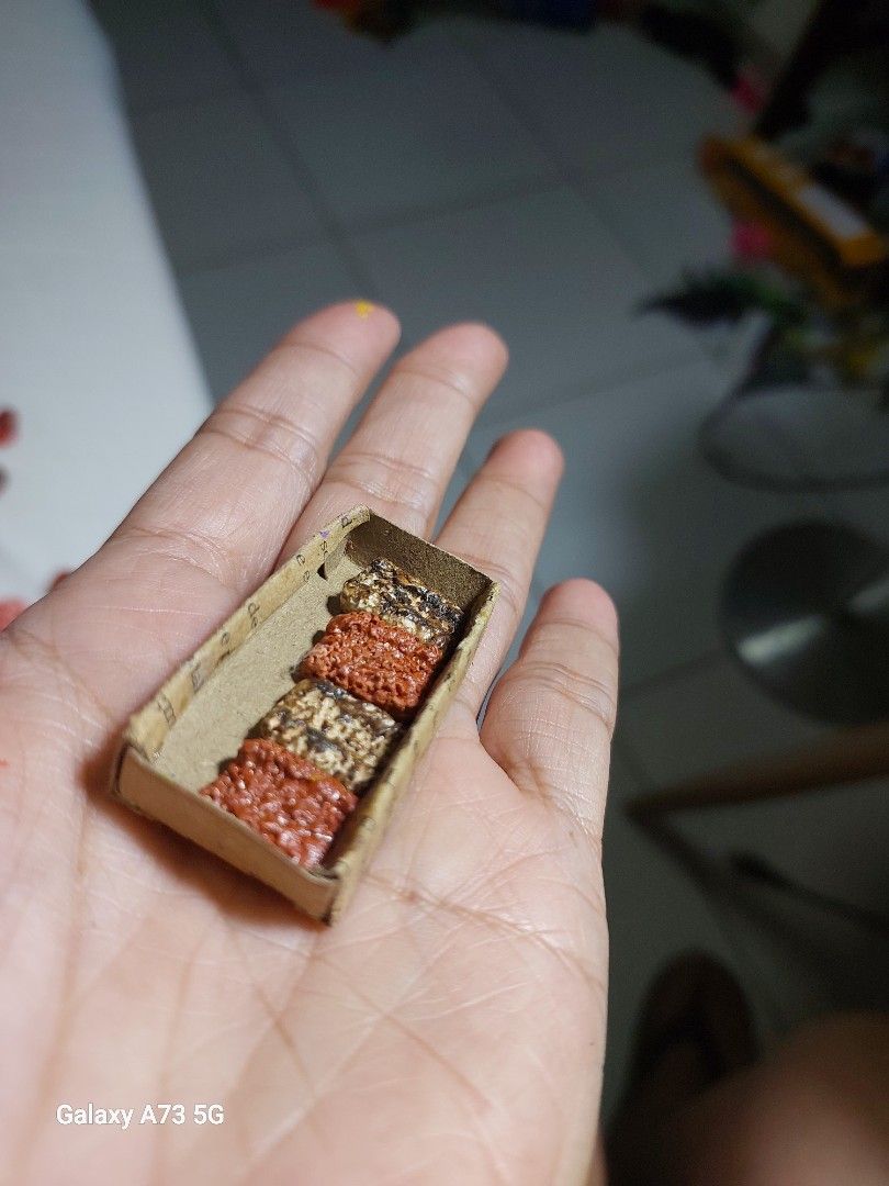 Miniature breads per set (Category: Homemade Bakes) located in Quezon City. Submitted by kristal68 (Listing ID 1364273853, Image 3). Description: 10 pesos per set as shown on hand..