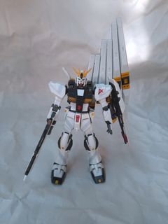Mobile Suit Gundam RX-93 Nu Gundam Figure [Amuro Ray]