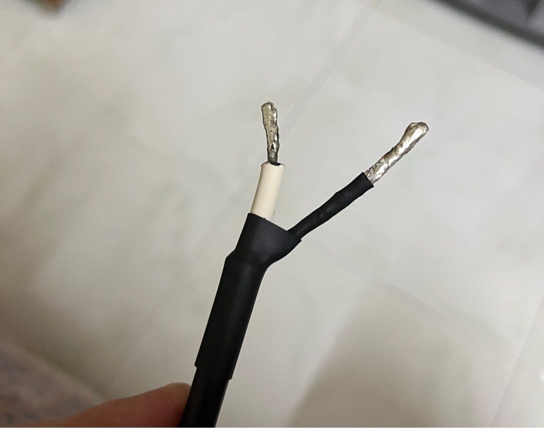 Mogami 3082 coaxial speaker cable 3.0m pair (Category: Other Audio Equipment) located in Singapore. Submitted by ml1ml (Listing ID 1364336621, Image 3). Description: Well known Mogami 3082 coaxial speaker cable, 3.0m pair, 2.0mm square equivalent to close to 14awg each conductor size. Most value for money “bang for buck” speaker cable, very even in high, mid and low frequencies. In my system, its sound is airy, with good imaging. And cable is ver