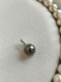 (Category: ) located in . Submitted by Amicia_Accessories (Listing ID 1364316477, Image 1). Description: .