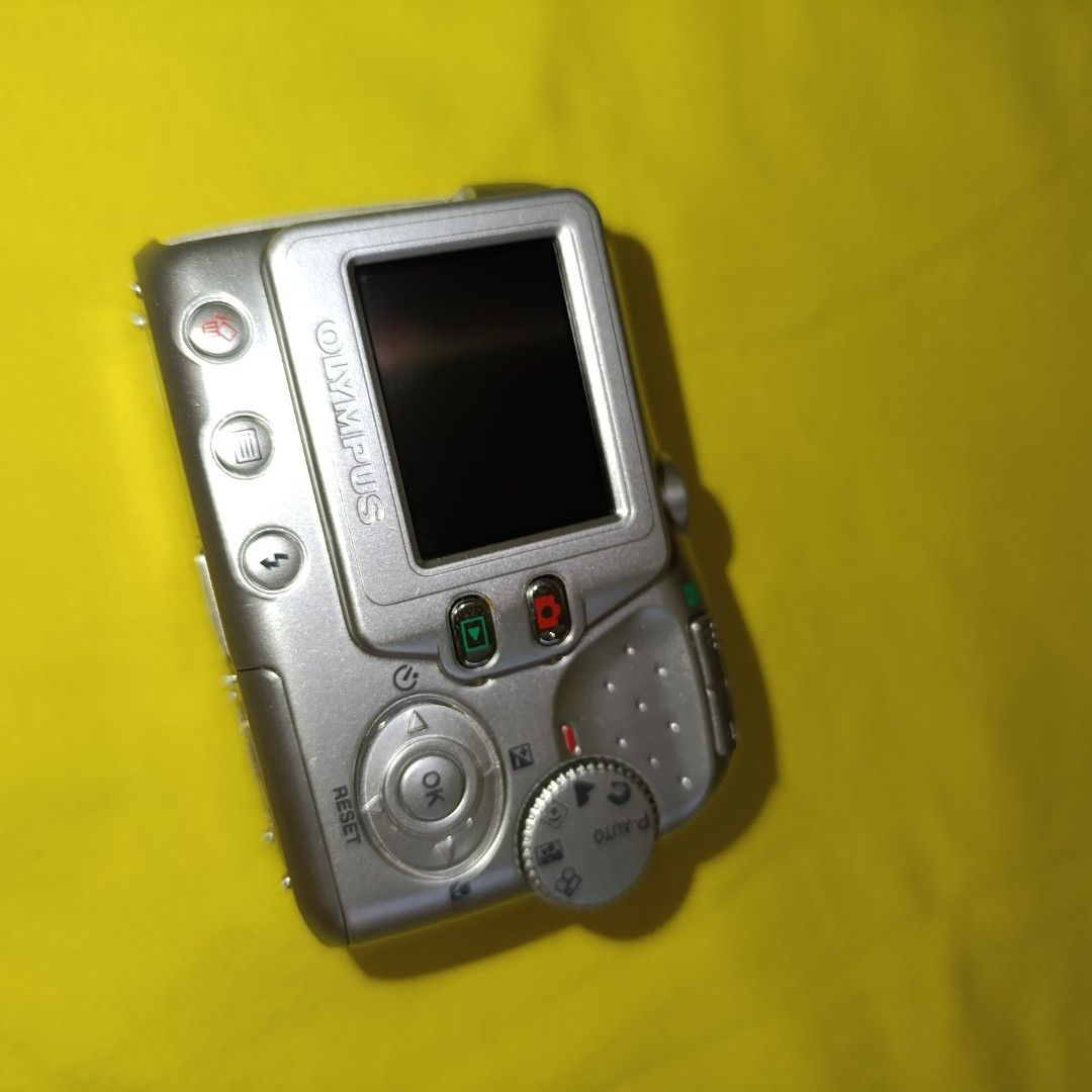 Olympus Digital Camera D-535 Zoom Digicam (Category: Cameras) located in San Jose. Submitted by stripesandcheck (Listing ID 1364313894, Image 2). Description: No Issue 1st owner (Not second hand) Like New NO RETURN NO EXCHANGE.