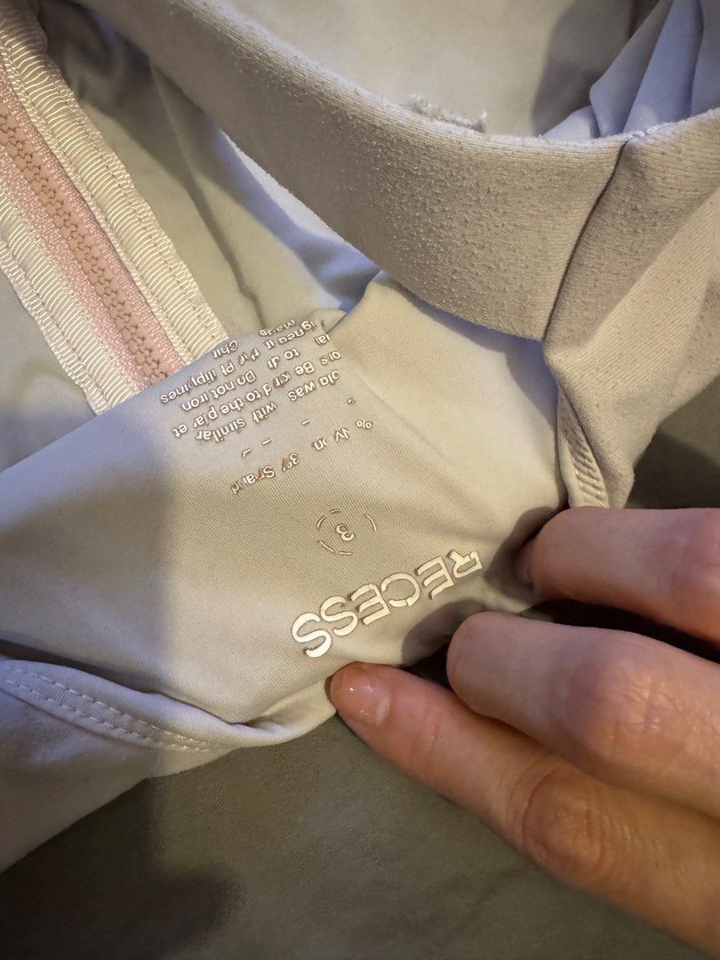 Our Recess Front Zip Sports Bra (Category: Activewear) located in Taguig. Submitted by sourcedbym (Listing ID 1364390225, Image 3). Description: Size 2/Small.