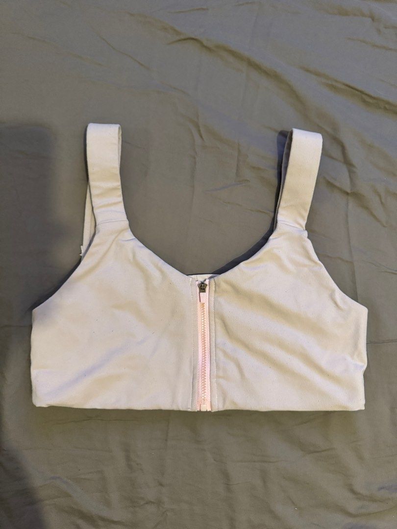 Our Recess Front Zip Sports Bra (Category: Activewear) located in Taguig. Submitted by sourcedbym (Listing ID 1364390225, Image 1). Description: Size 2/Small.