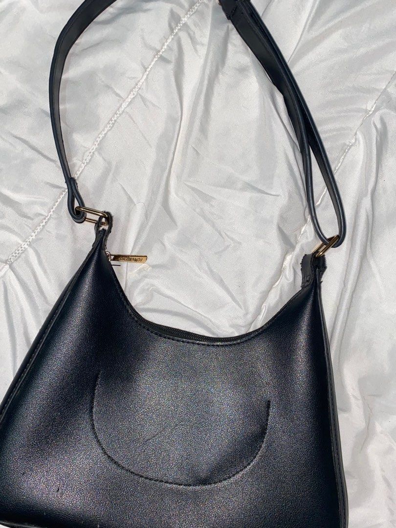 PARISAN SHOULDER BAG (NO MORE LAST PRICE, FIXED!) (Category: Shoulder Bags) located in Manila. Submitted by cleobylala (Listing ID 1364388949, Image 1). Description: PARISIAN SHOULDER BAG ₱180! mod: lalamove/ggx/jnt mop: gcsh/maya loc: north caloocan NO MORE LAST PRICE. FIXED PRICE NA YAN.