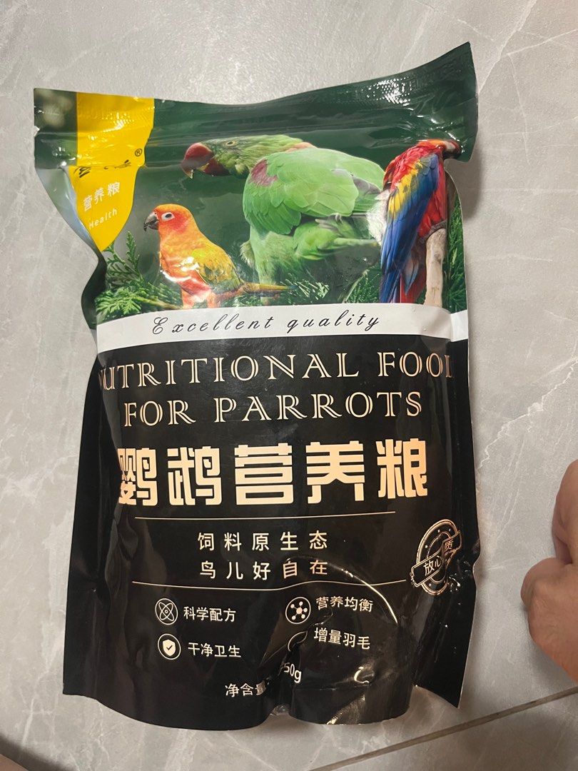 parrot food (Category: Pet Food) located in Singapore. Submitted by chenshowy (Listing ID 1364358769, Image 1). Description: parrot food exp 01/2026 1 bags $4 3bags $10.