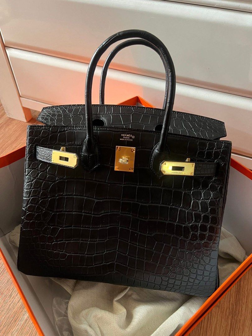Preloved Birkin GHW (Category: Luxury Bags & Wallets) located in Manila. Submitted by bagsandmanymanymore1 (Listing ID 1364229769, Image 2). Description: Preloved Birkin Size 30cm Croc leather Full Hand Made Complete inclusion Please read before you order 👉🏻❗️Payment first before shipping ❗️Cut off time of payment 11am sameday delivery ❗️NO MEET UP / NO PICK UP ❗️ORDER CANNOT BE CANCELLED ❗️PLEASE DON’T BUY IF YOU ARE IN DOUBT ❗️NO RETURN! NO R
