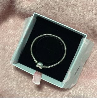 🎀SALE! PANDORA MOMENTS HEART CLASP BRACELET. SNAKECHAIN