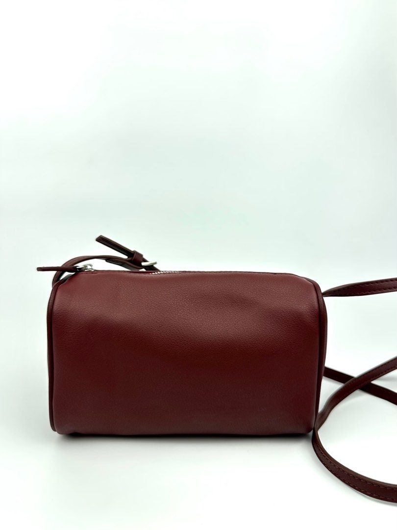 THE ROW 90’s Bag (Category: Luxury Bags & Wallets) located in Manila. Submitted by luvluxe.mnl (Listing ID 1364330648, Image 2). Description: Small size— spacious inside So nice— rare find Excellent condition.