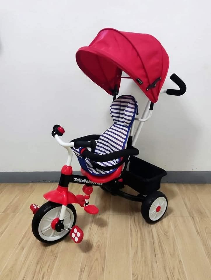 Toko Toko Trike (Category: Strollers) located in Manila. Submitted by anix_box (Listing ID 1364313136, Image 1). Description: Toko Toko Trike ‼️PRICE IS ALREADY FIXED‼️ Japan Imported Color: red Like new 🎥Demo video upon request🎥 3000pesos ✅Recommended age: 1- 4yrs old ✅Body size: 50cm x 100cm x 105cm A tricycle with a safety guard. Step up as your child grows! Can be used for a long time from around 1 and a half to around 4 years old. ✅Equippe